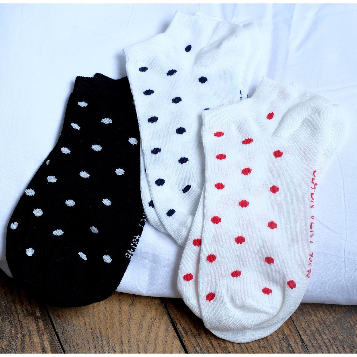 Les socquettes à pois en coton BIO | Blanc/rouge 2