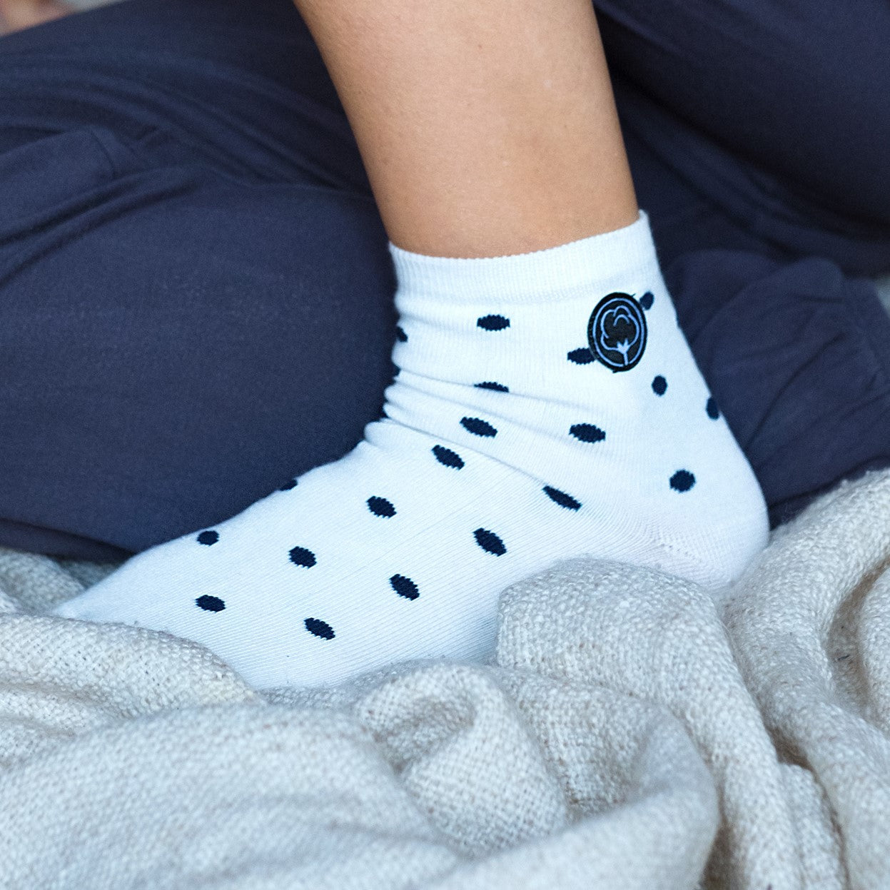 Les chaussettes basses à pois en coton BIO | Blanc/bleu 3