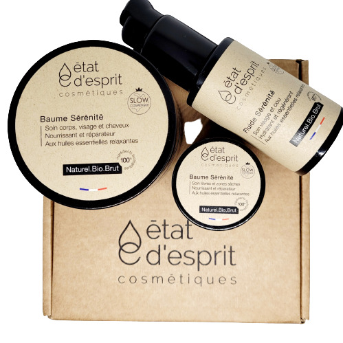 Trois soins naturels et bio : un baume à lèvres, une baume corps multi-usage et un soin visage