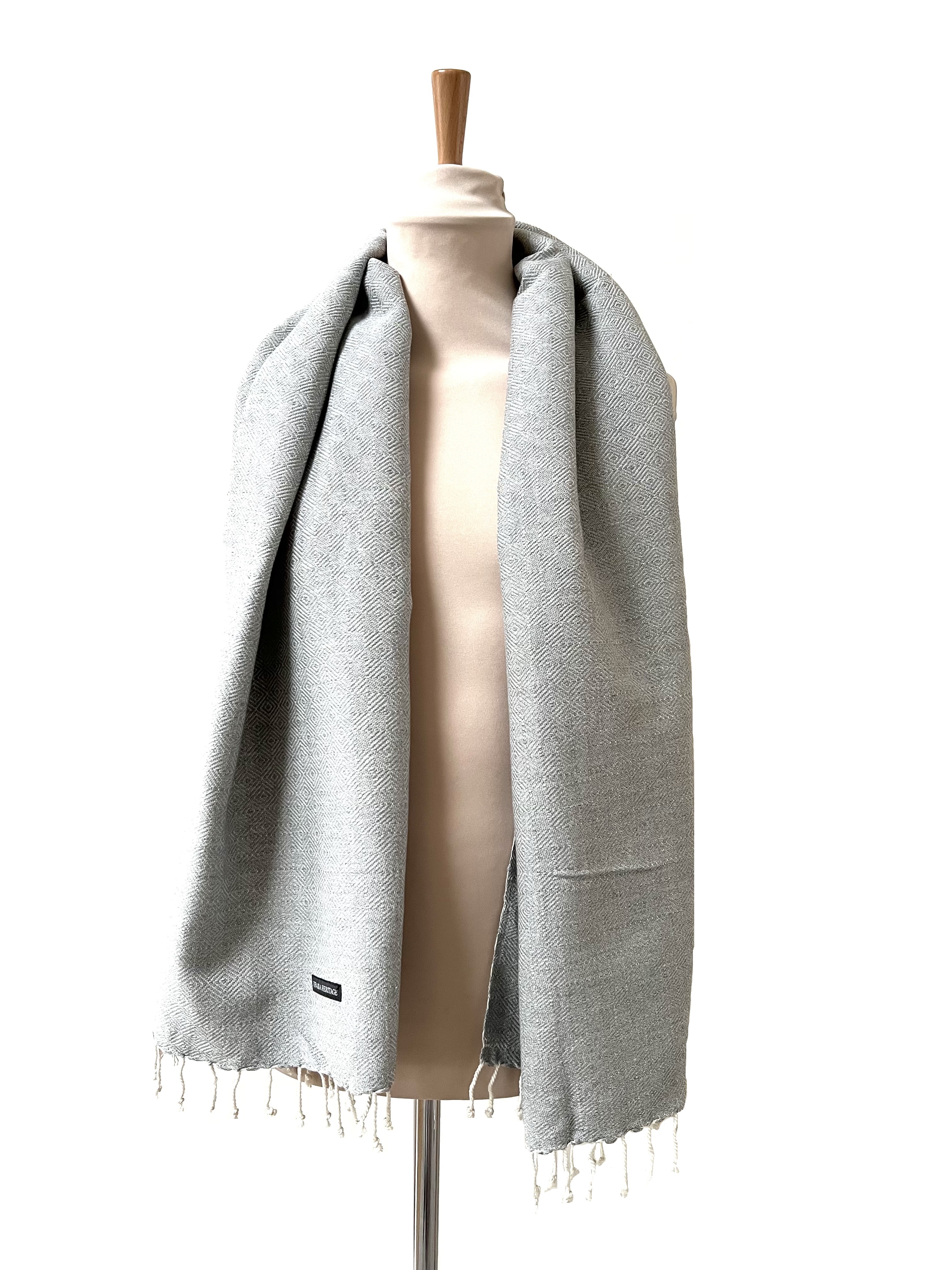 Le Krama Chaud Gris Perle 5