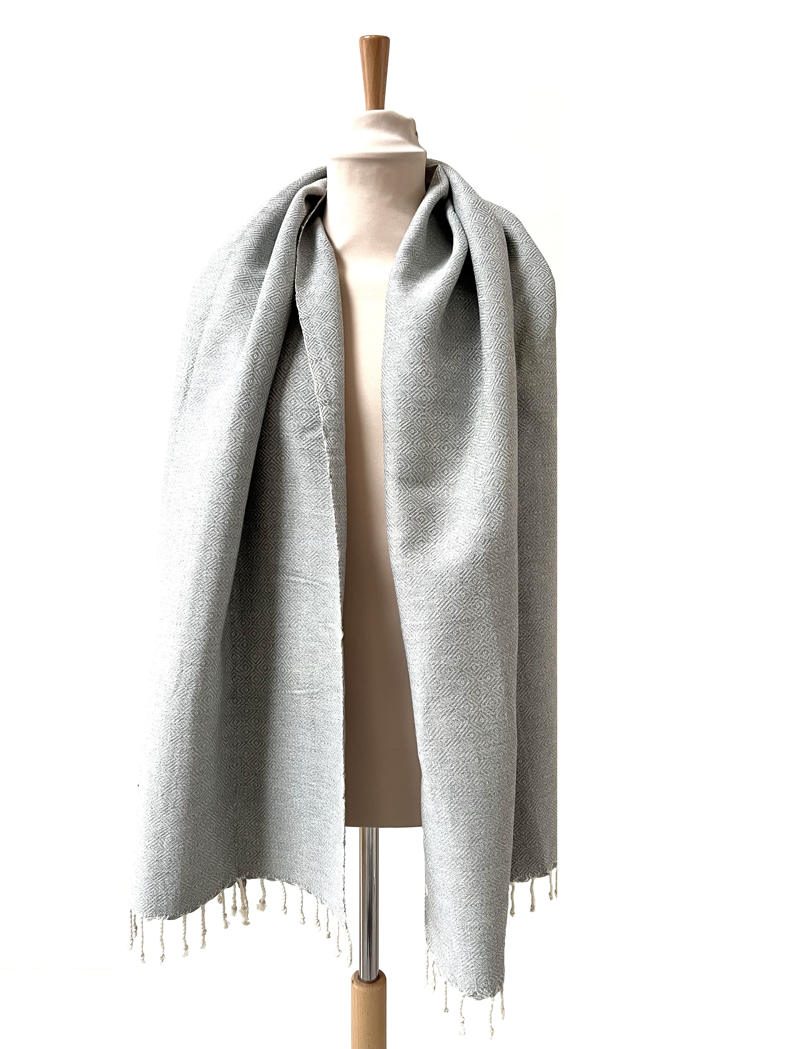 Le Grand Krama Chaud Gris Perle 5