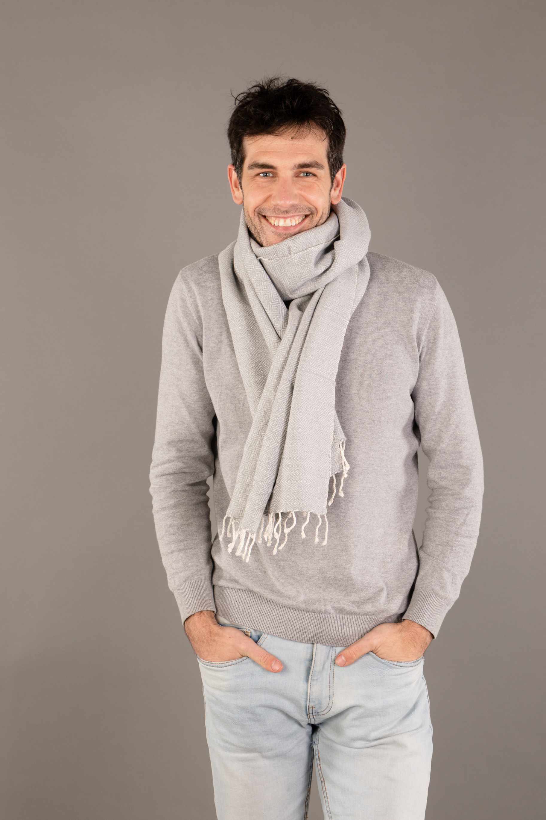 Le Grand Krama Chaud Gris Perle 4