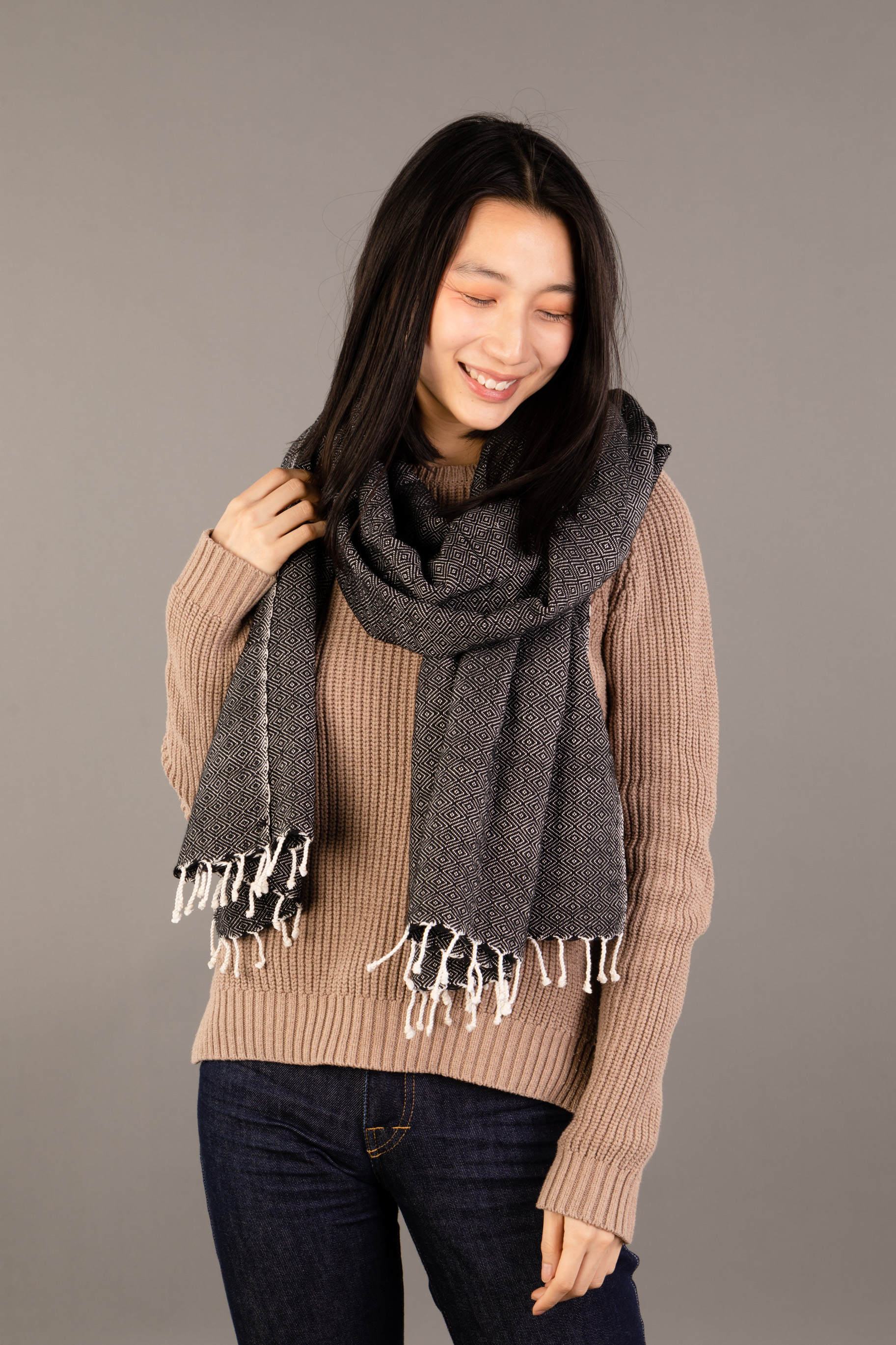 Le Grand Krama Chaud Noir Ebène 4