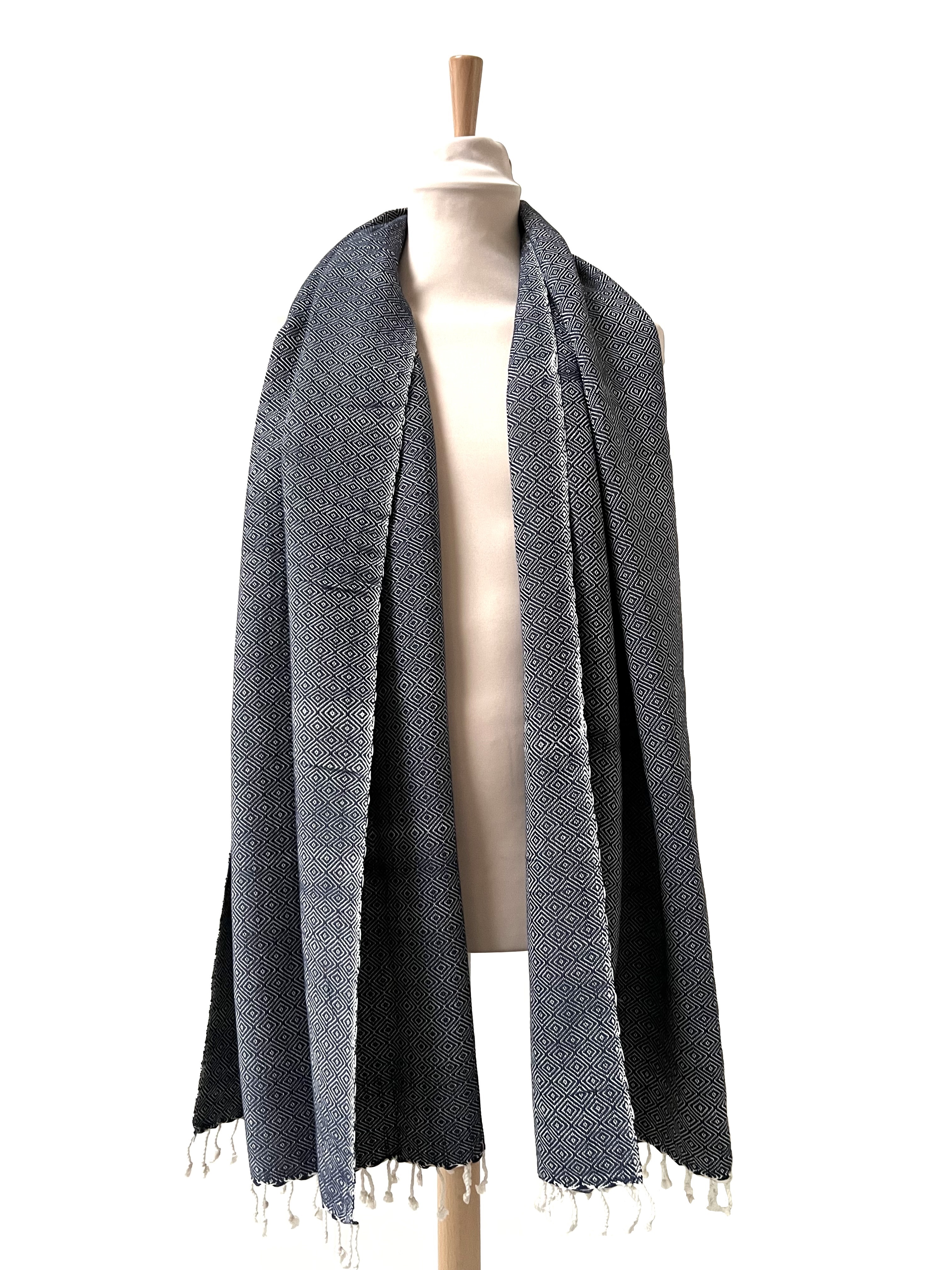 Le Grand Krama Chaud Epais Bleu Marine 5