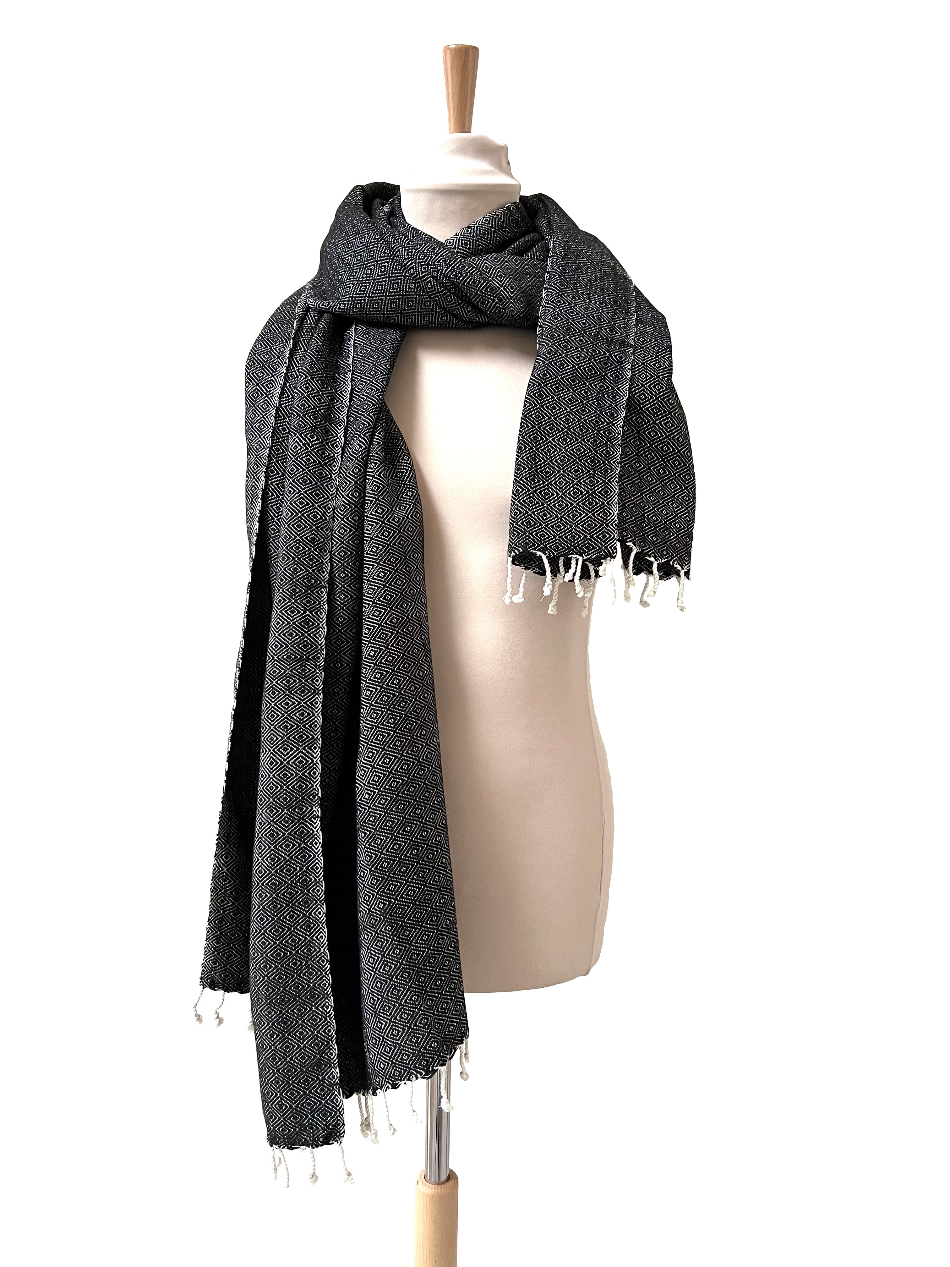 Le Grand Krama Chaud Epais Noir Ebène 5