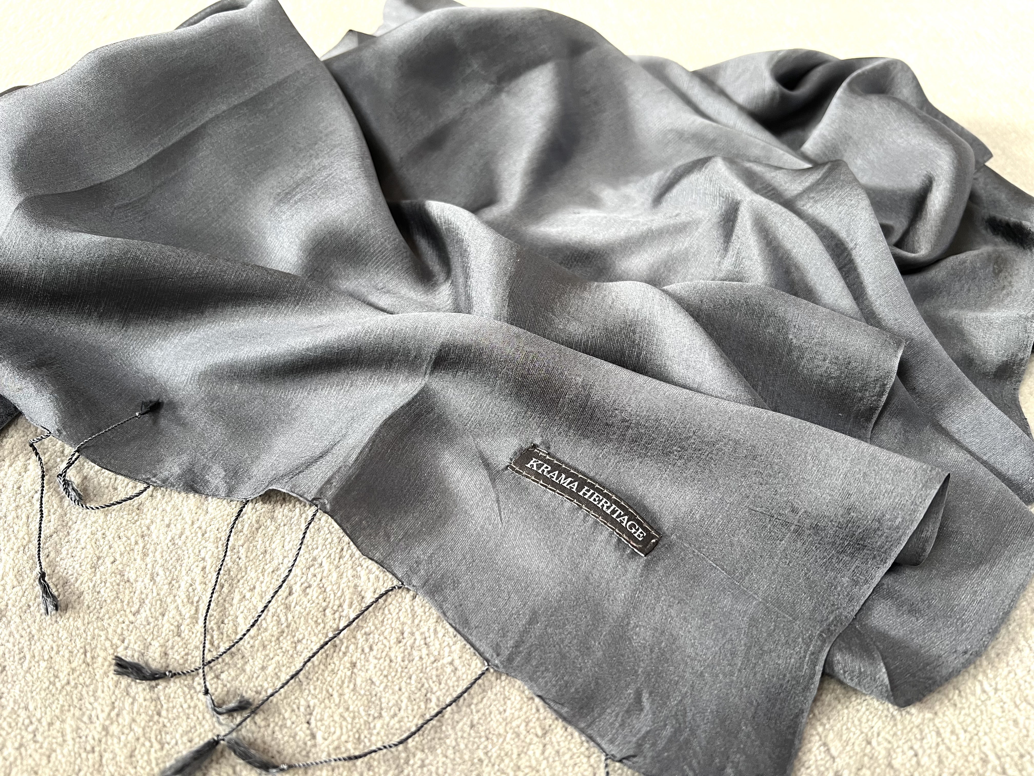 Le Krama Soyeux Noir d'Ivoire 8