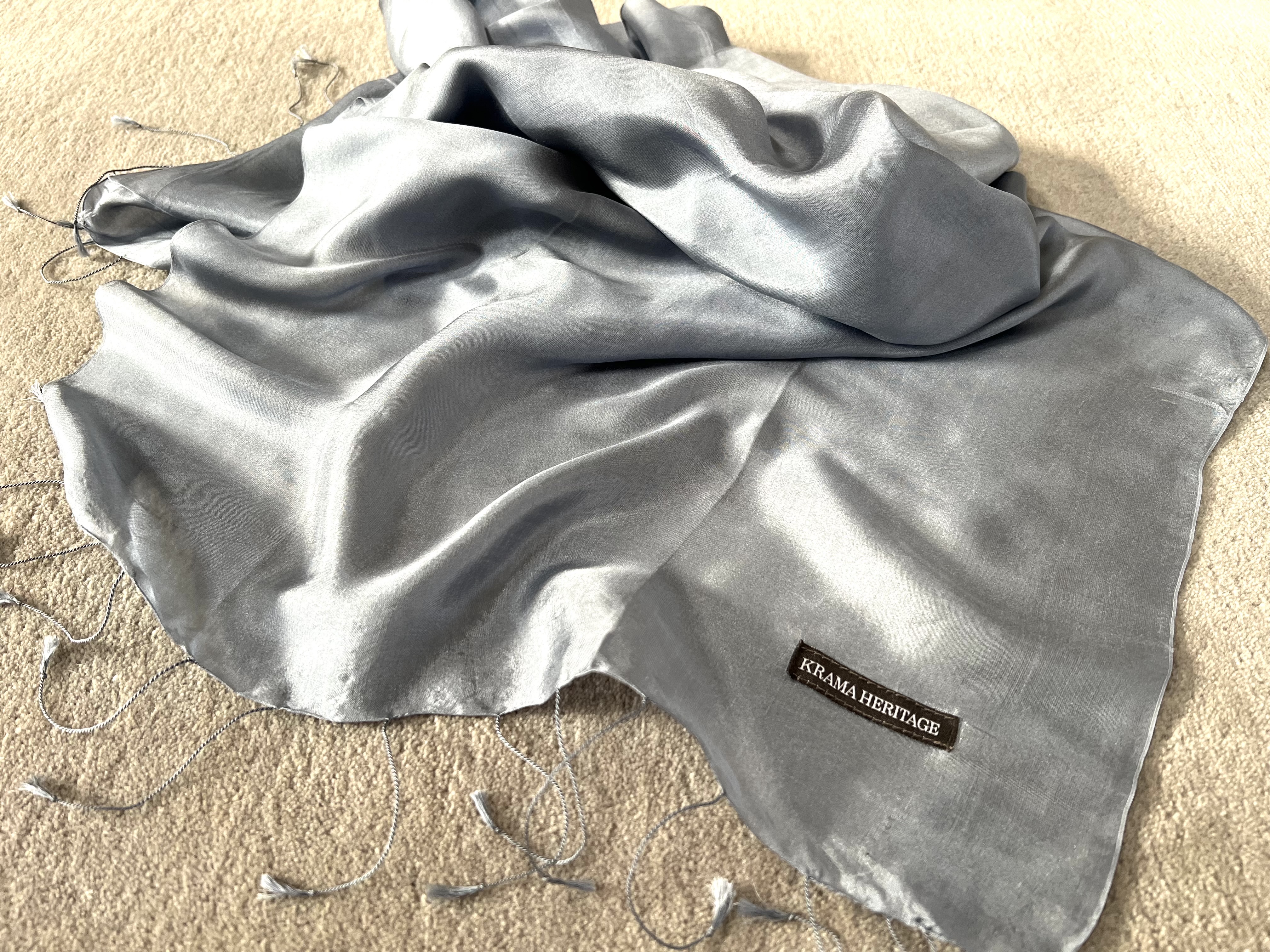 Le Krama Soyeux Gris Acier 8