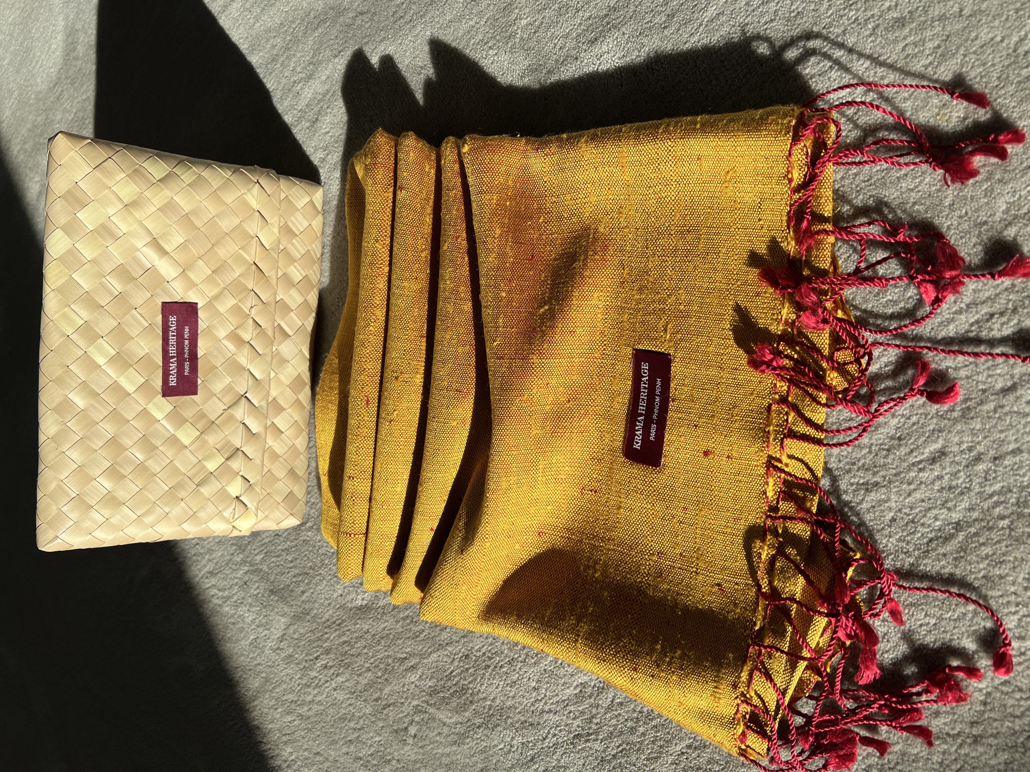 Le Grand Krama Texturé Or 6