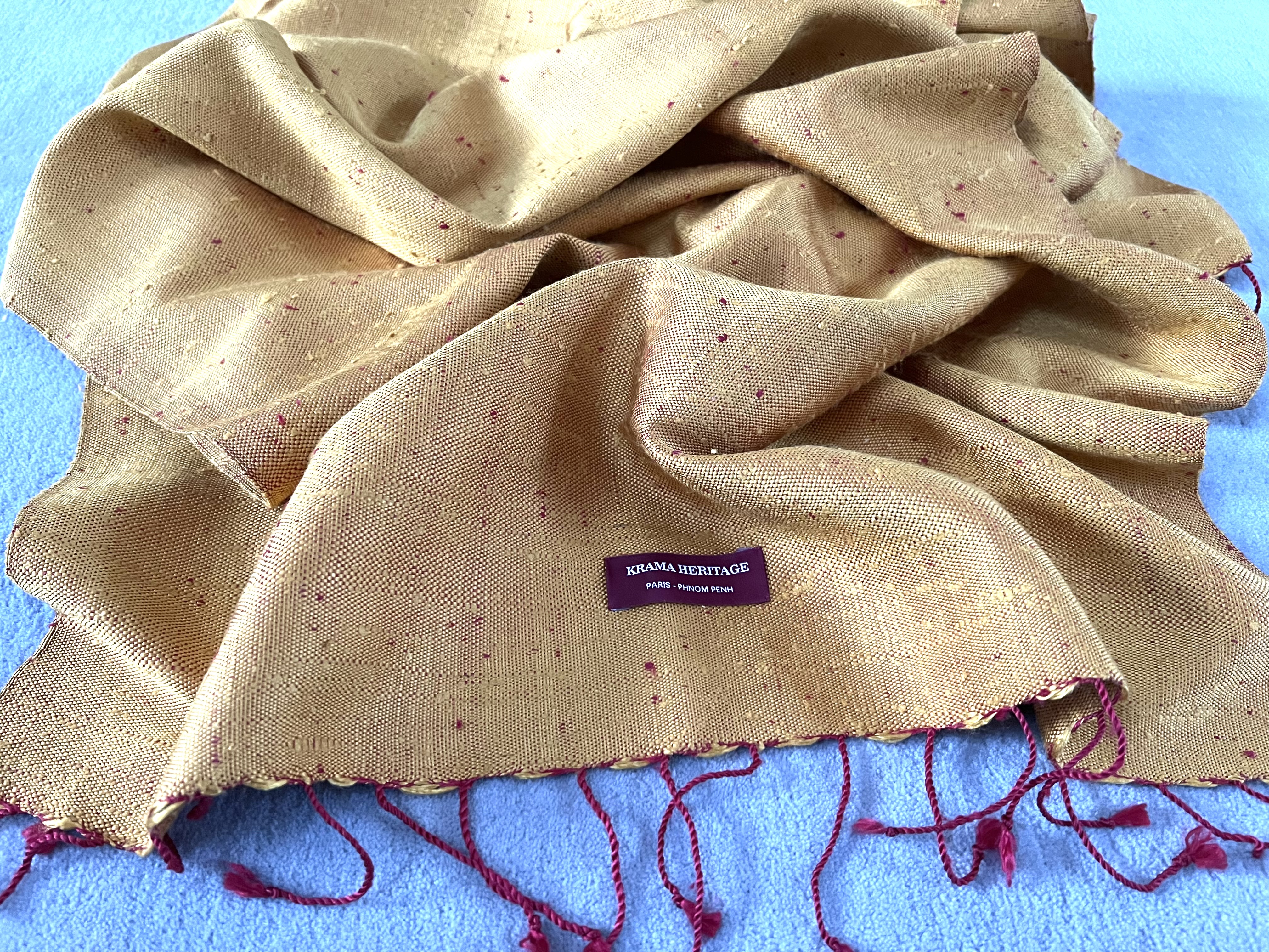 Le Grand Krama Texturé Or 7