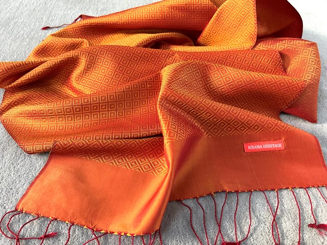 Le Krama en Soie Diamond Luxueux Orangé 8