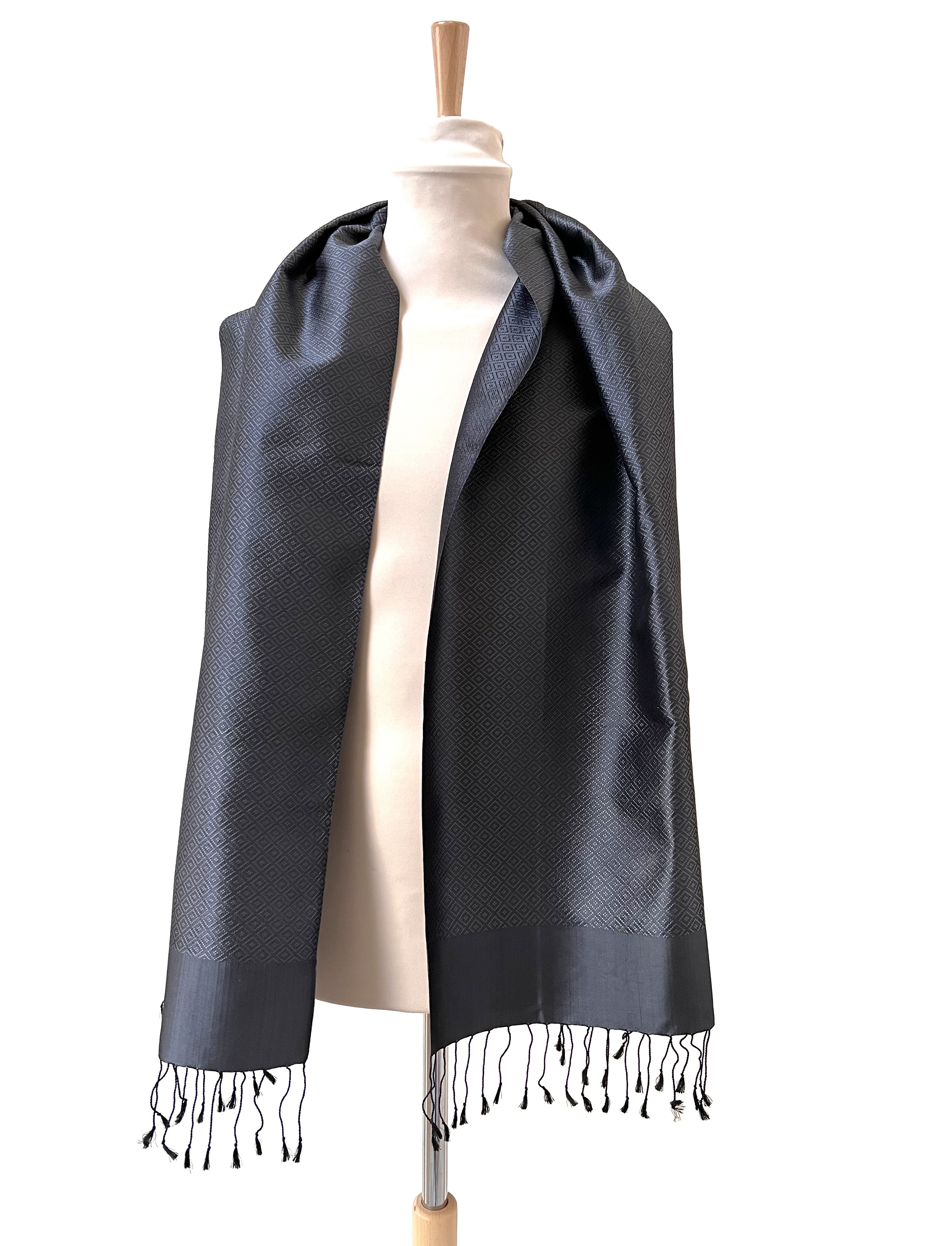 Le Krama en Soie Diamond Luxueux Titane 5