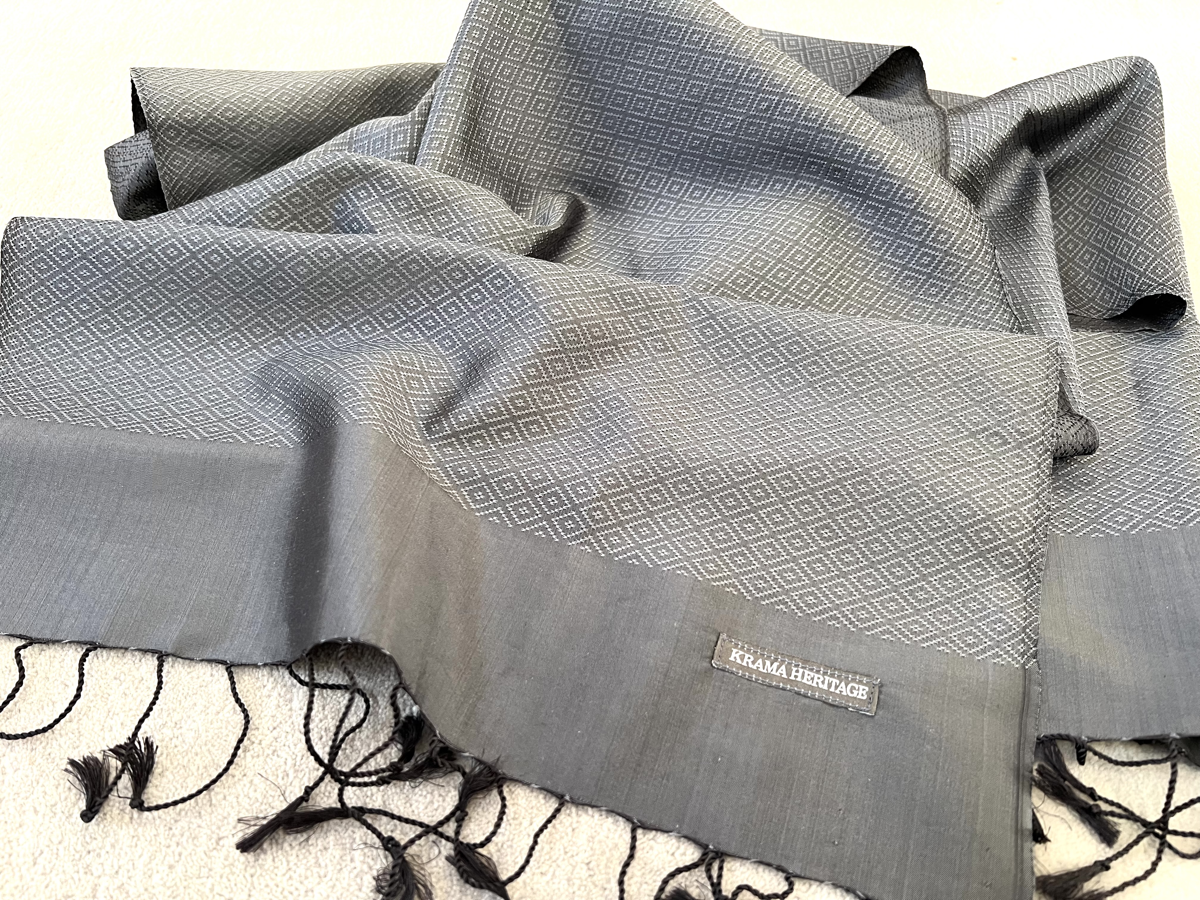 Le Krama en Soie Diamond Luxueux Titane 8