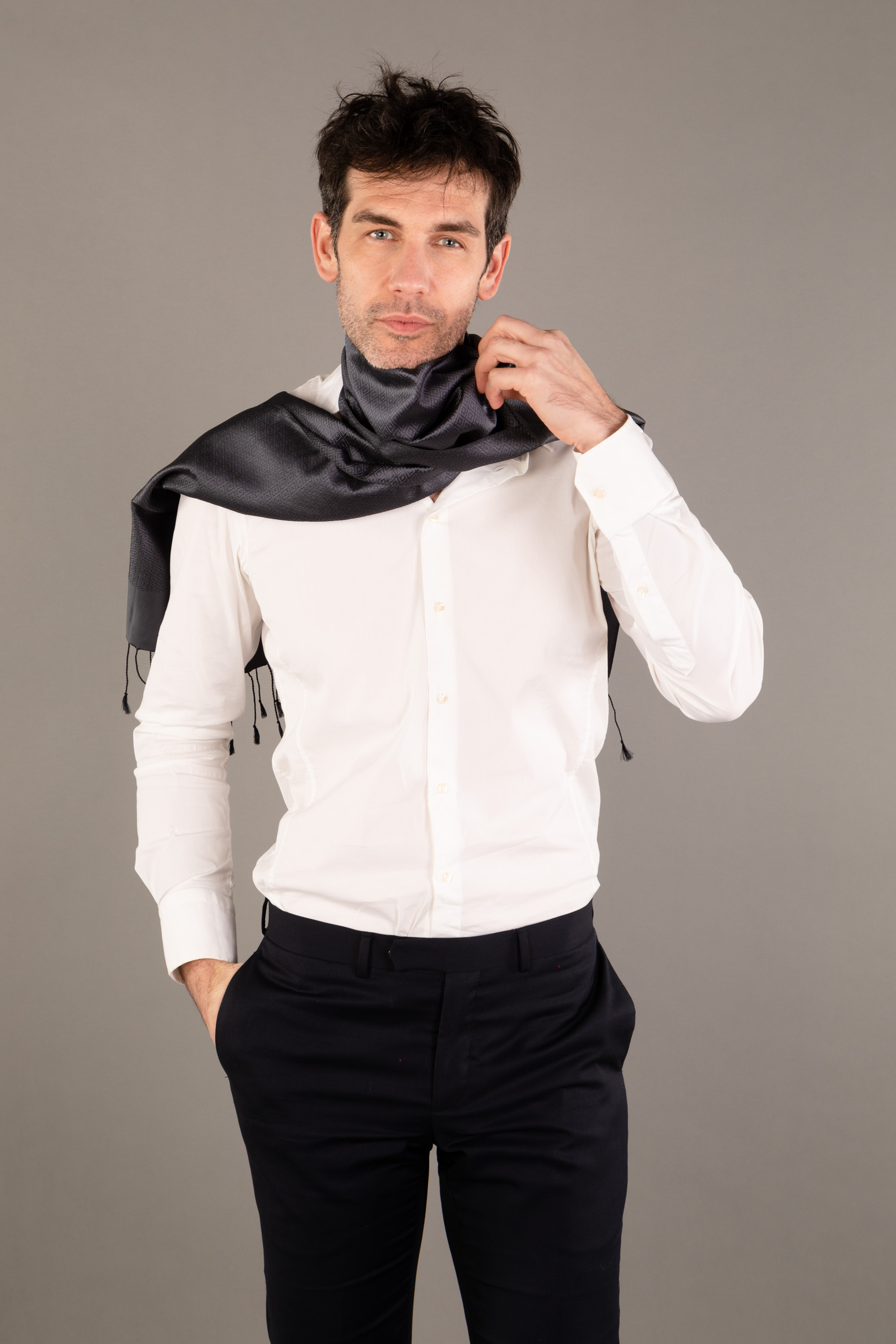 Le Krama en Soie Diamond Luxueux Titane 3