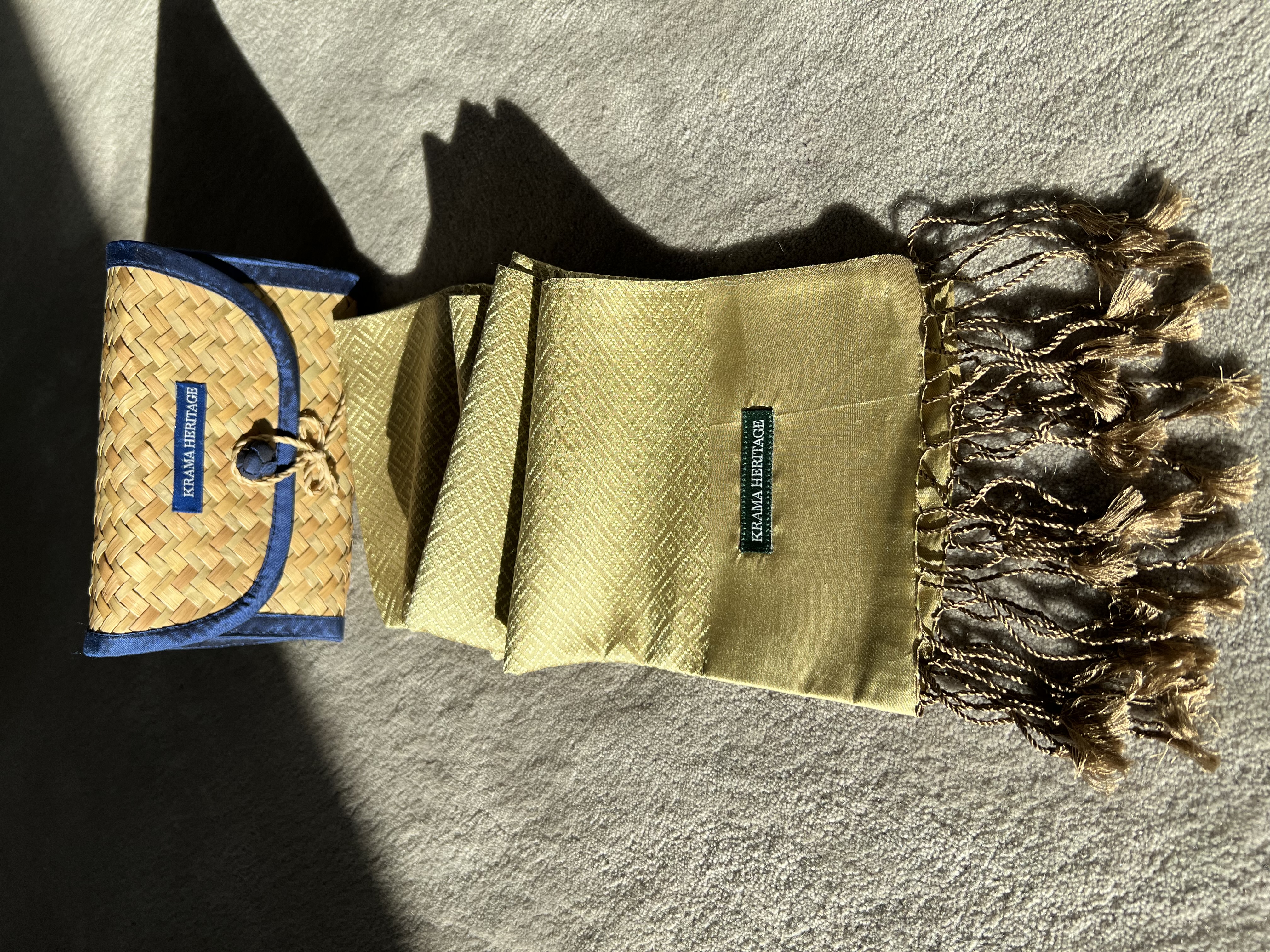 Le Krama en Soie Diamond Luxueux Or 6