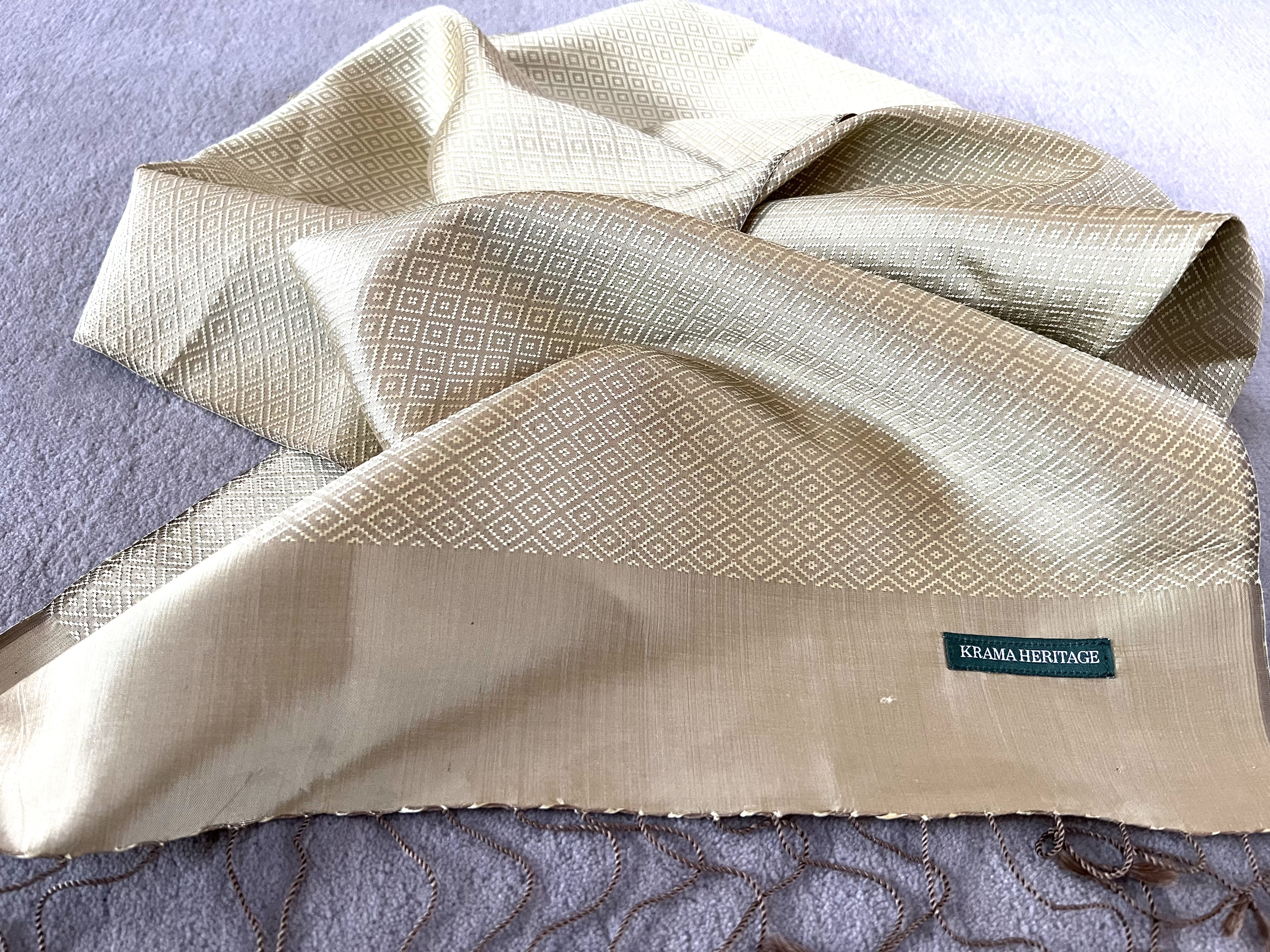 Le Krama en Soie Diamond Luxueux Or 8