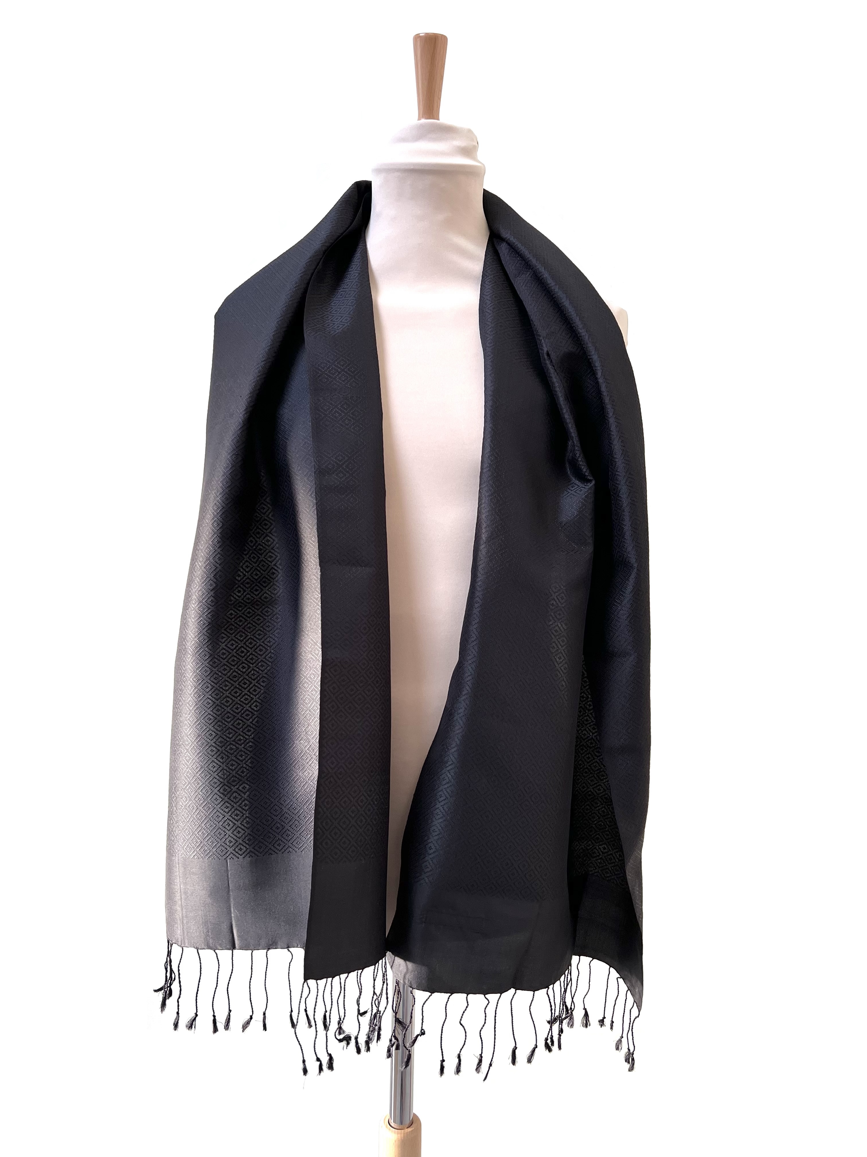 Le Krama en Soie Diamond Luxueux Agate Noire 5