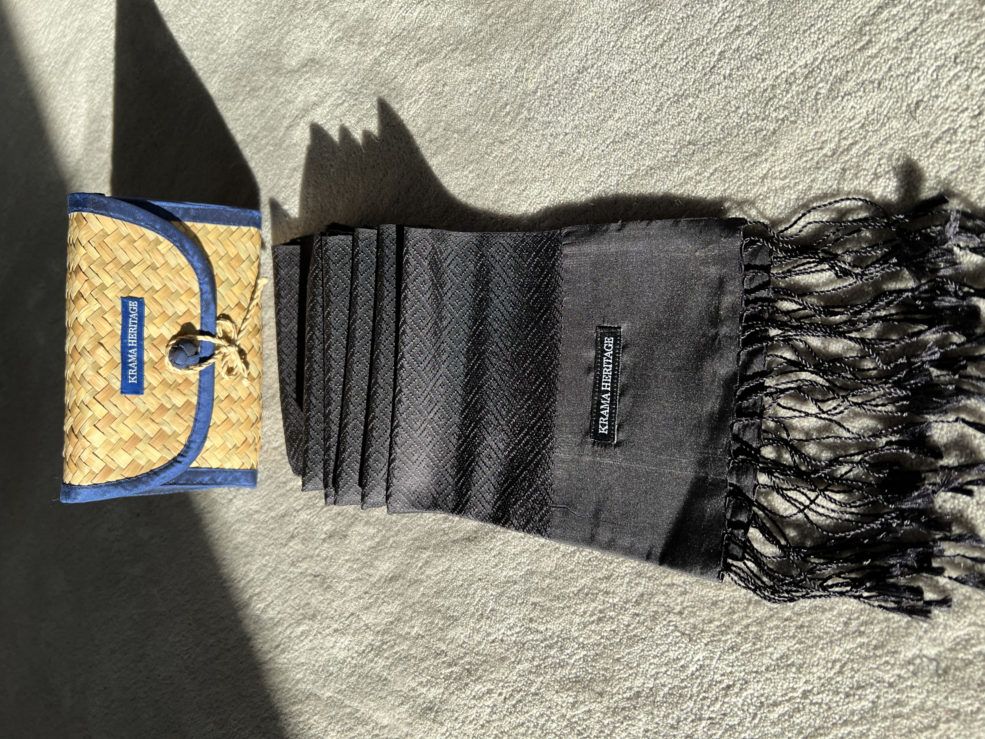 Le Krama en Soie Diamond Luxueux Agate Noire 6