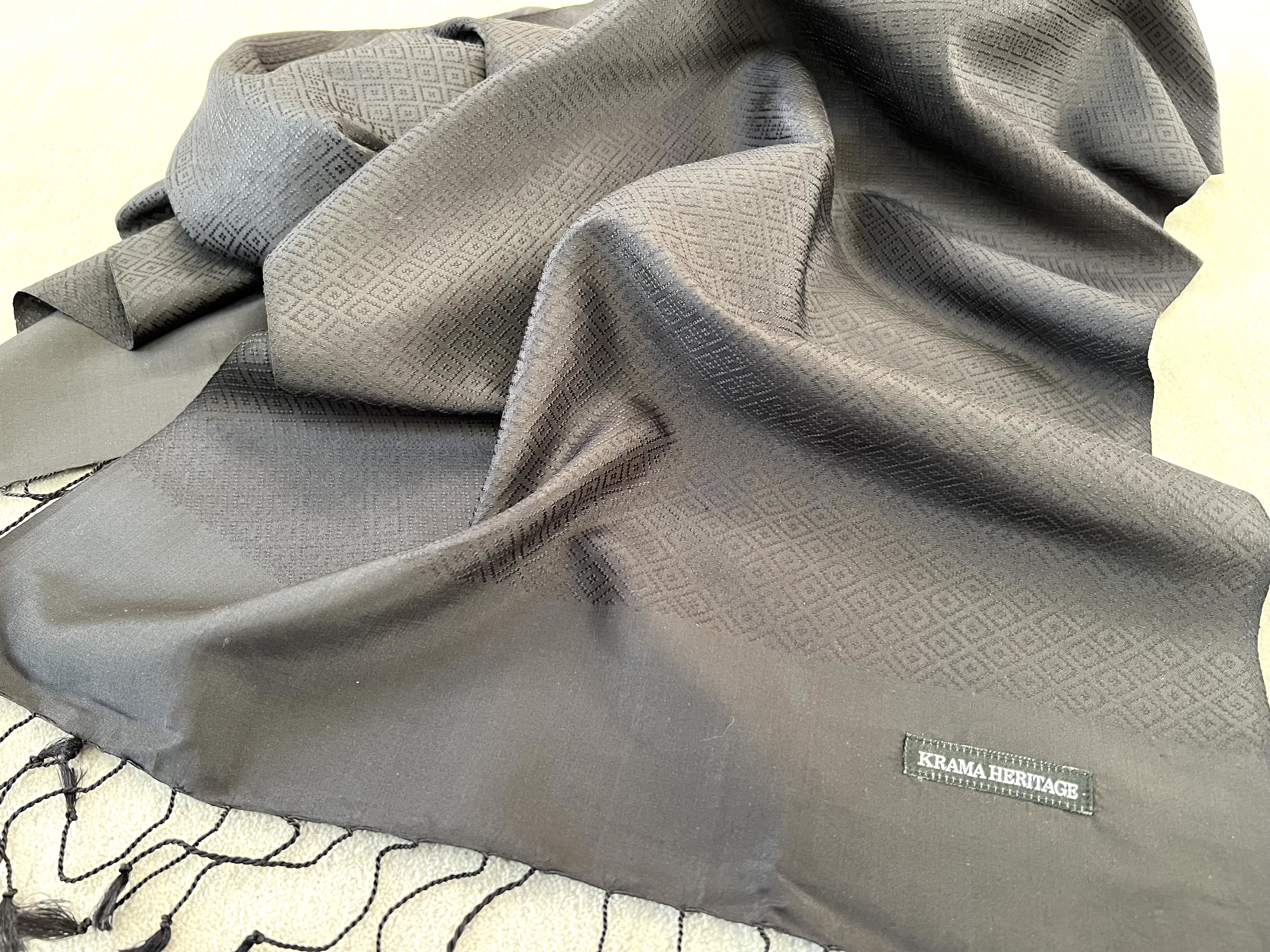 Le Krama en Soie Diamond Luxueux Agate Noire 8