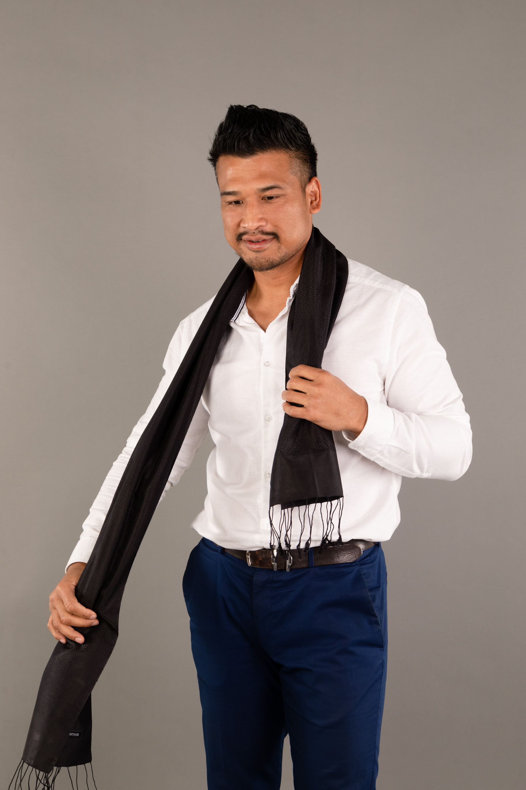 Le Krama en Soie Diamond Luxueux Agate Noire 3