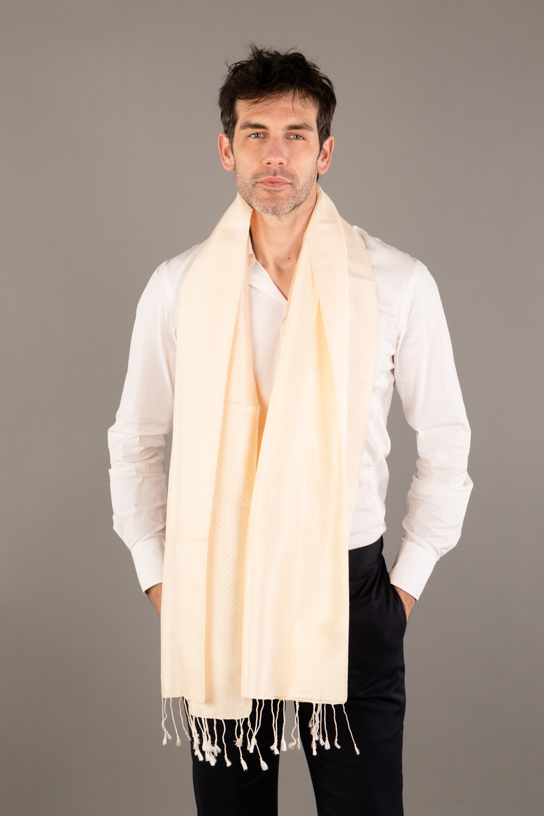 Le Krama en Soie Jasmin Luxueux Perle 4