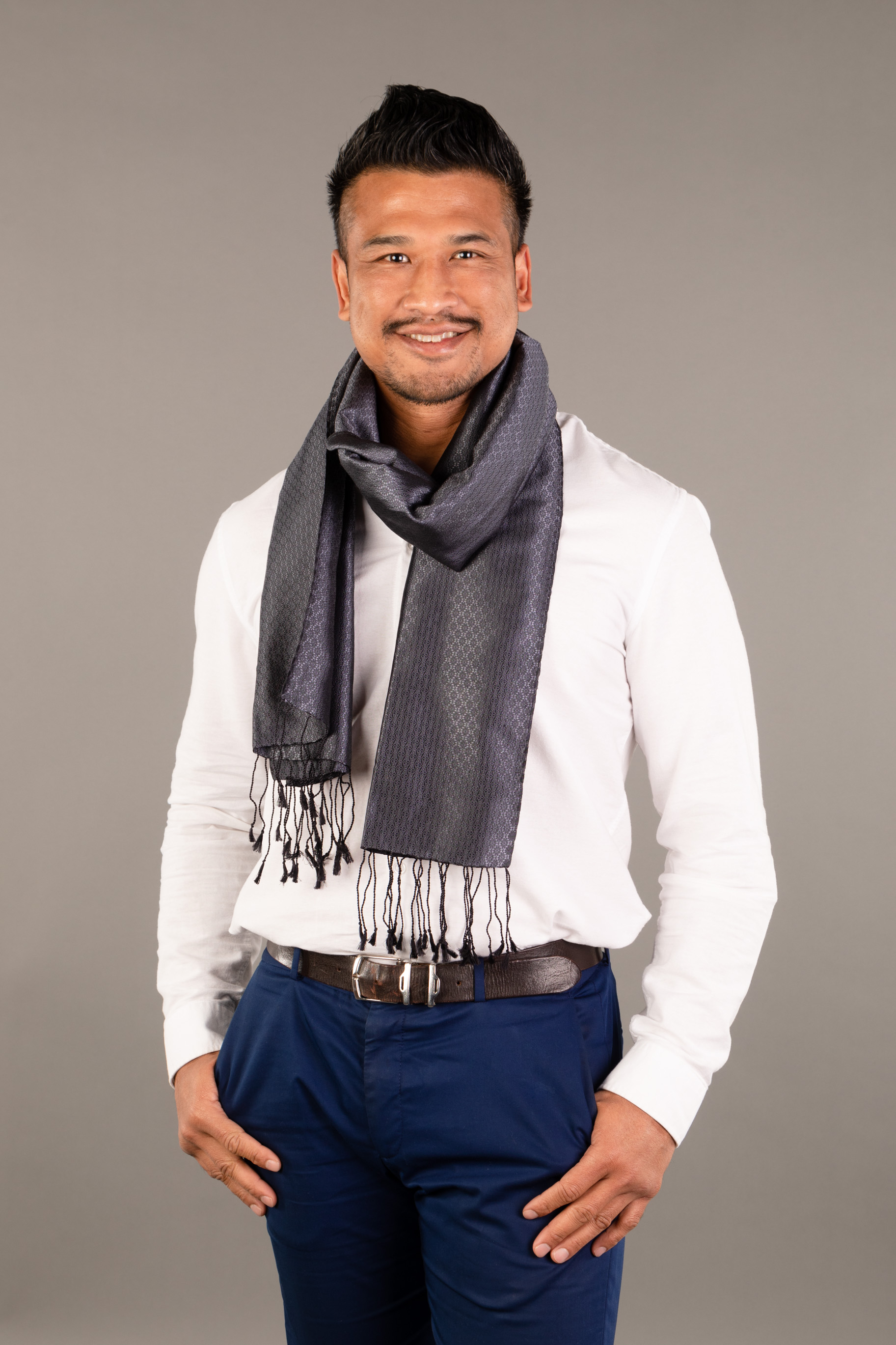 Le Krama en Soie Jasmin Luxueux Diamant Noir 3