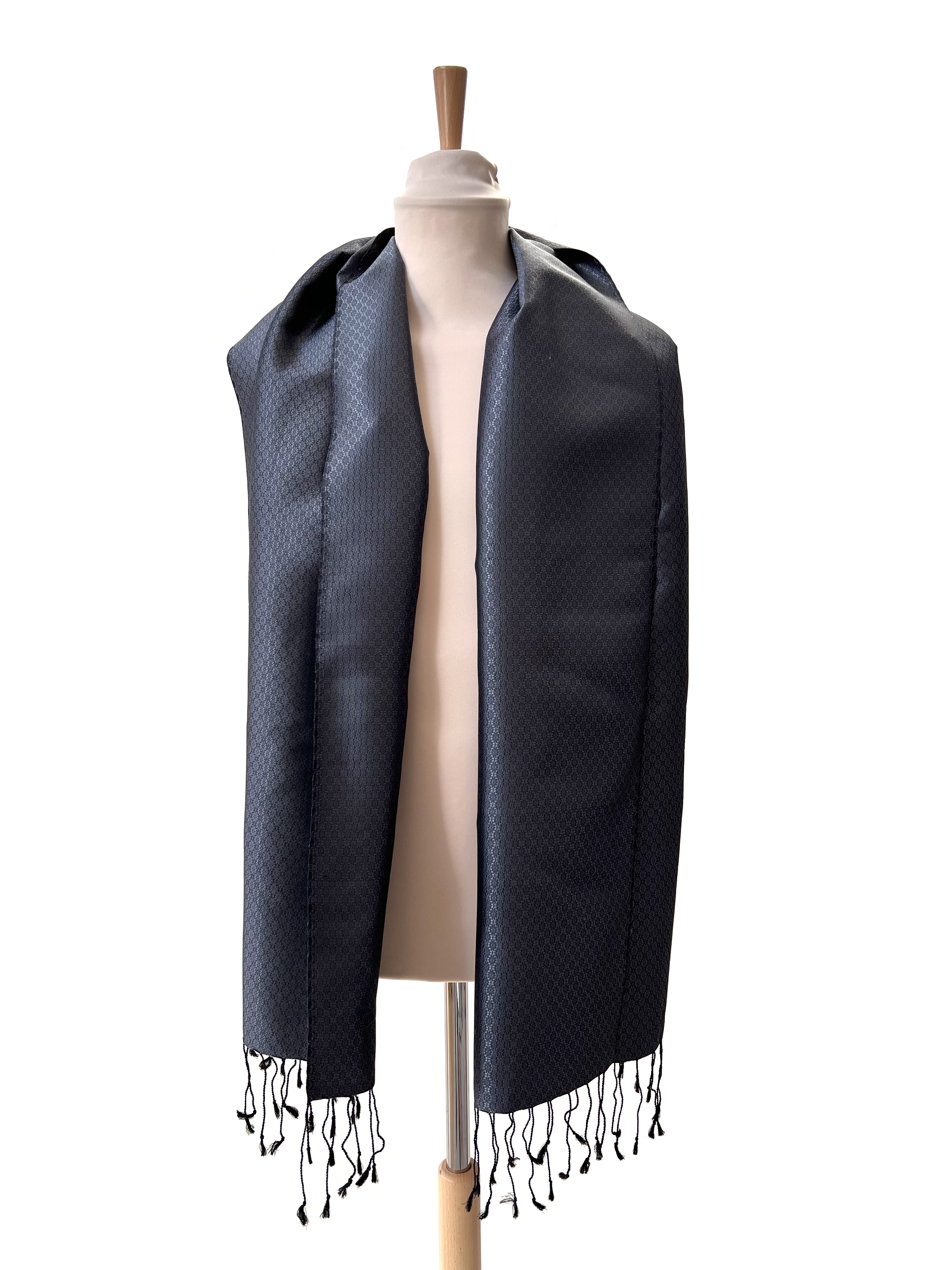 Le Krama en Soie Jasmin Luxueux Diamant Noir 5