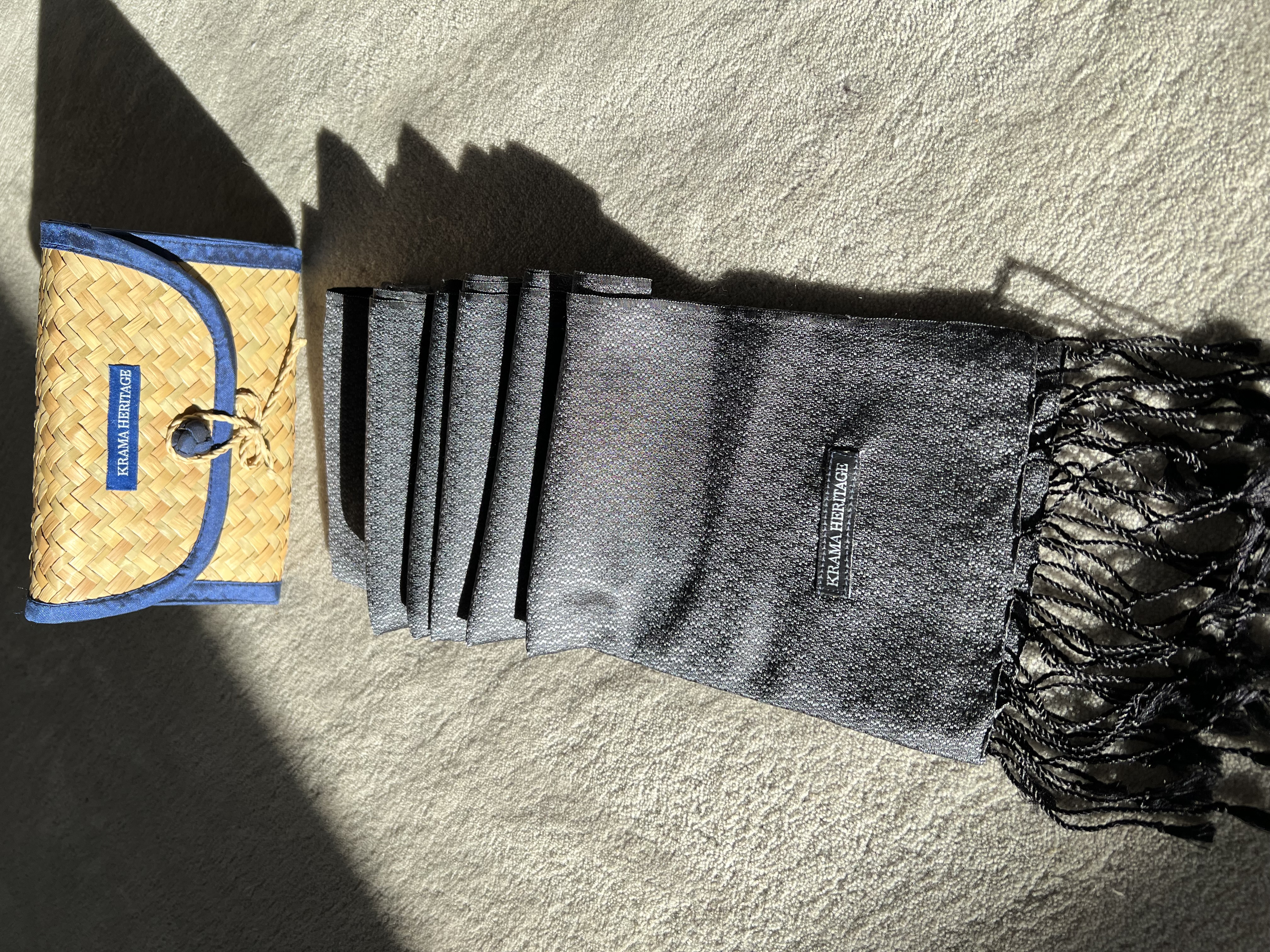 Le Krama en Soie Jasmin Luxueux Diamant Noir 6