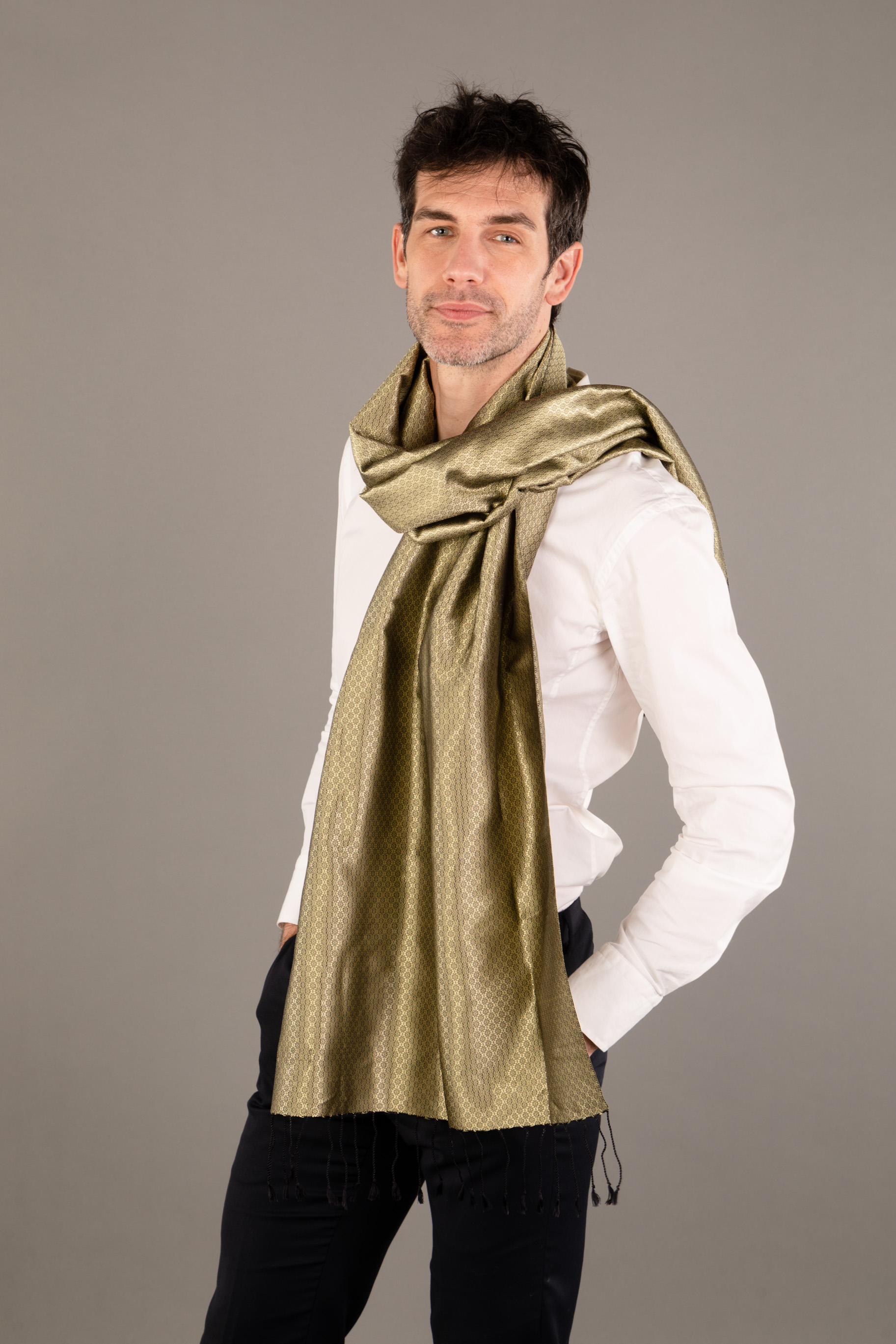 Le Krama en Soie Jasmin Luxueux Emeraude 4