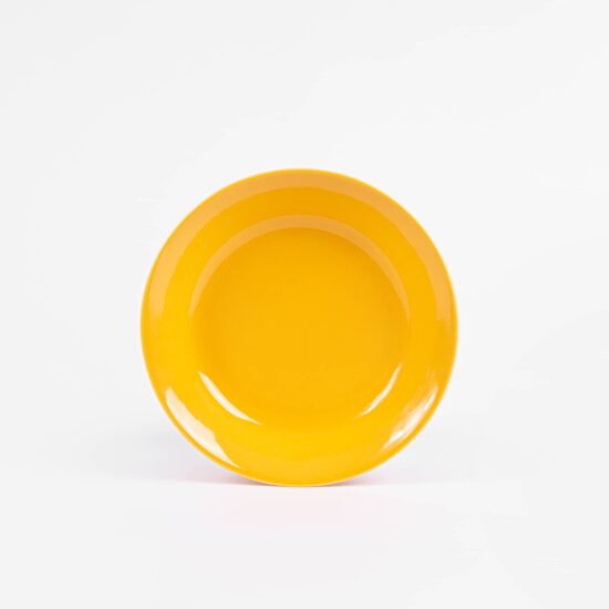 assiette en porcelaine creuse jaune