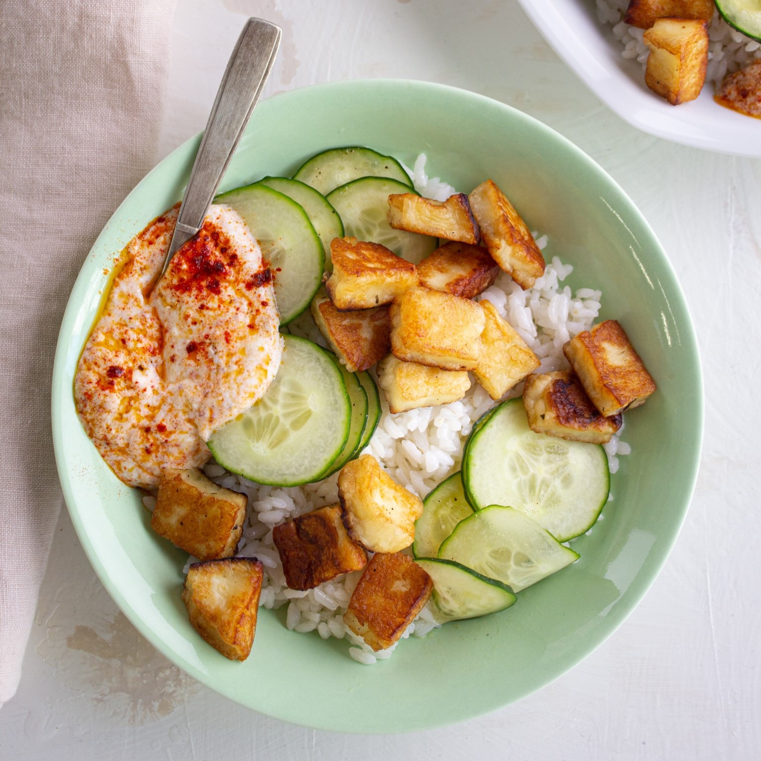 Assiette creuse ronde en porcelaine - Vert amande 4