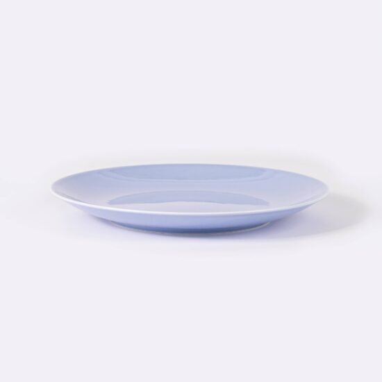 assiette en porcelaine plate bleu clair