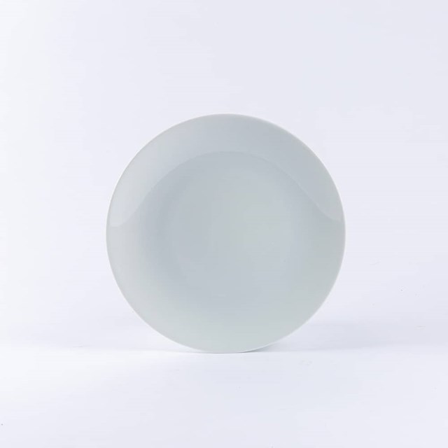 assiette plate ronde en porcelaine de Limoges blanche