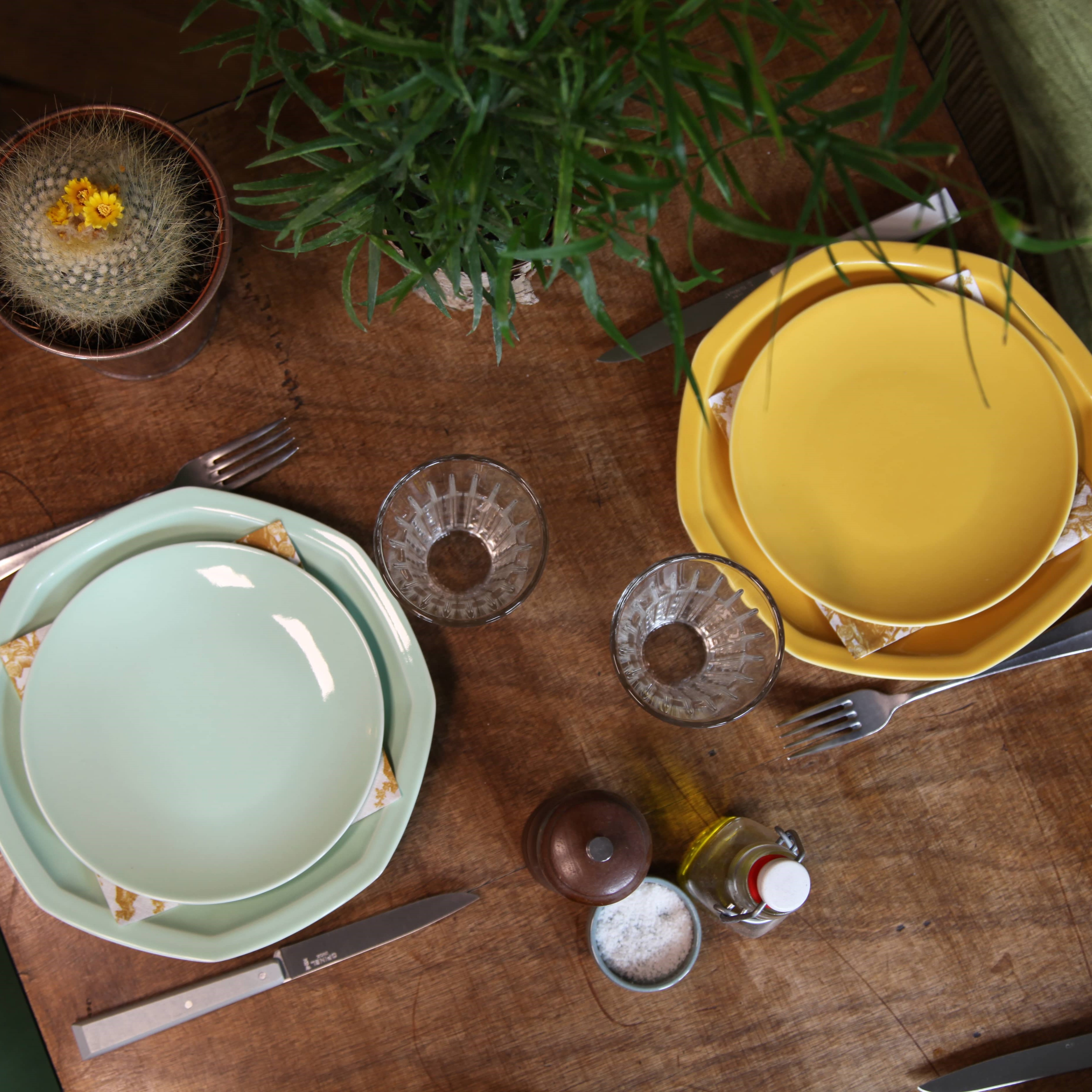 assiette à dessert ronde en porcelaine jaune