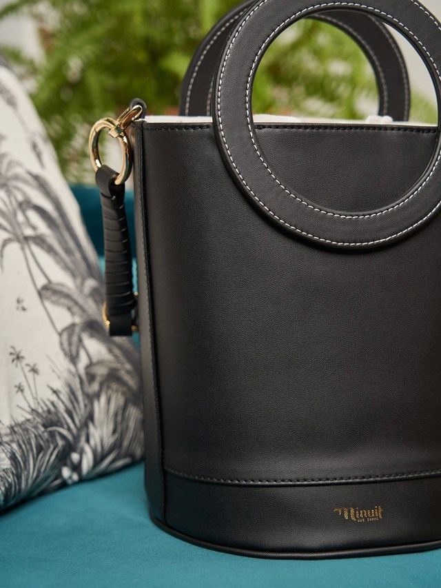 sac seau Gaïa noir 100% recyclé, végétal et naturel de près
