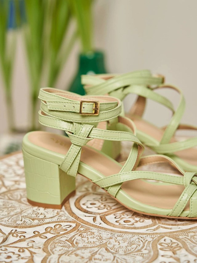 sandales Hoya croco menthe 100% recyclées, végétales et naturelles vue de près