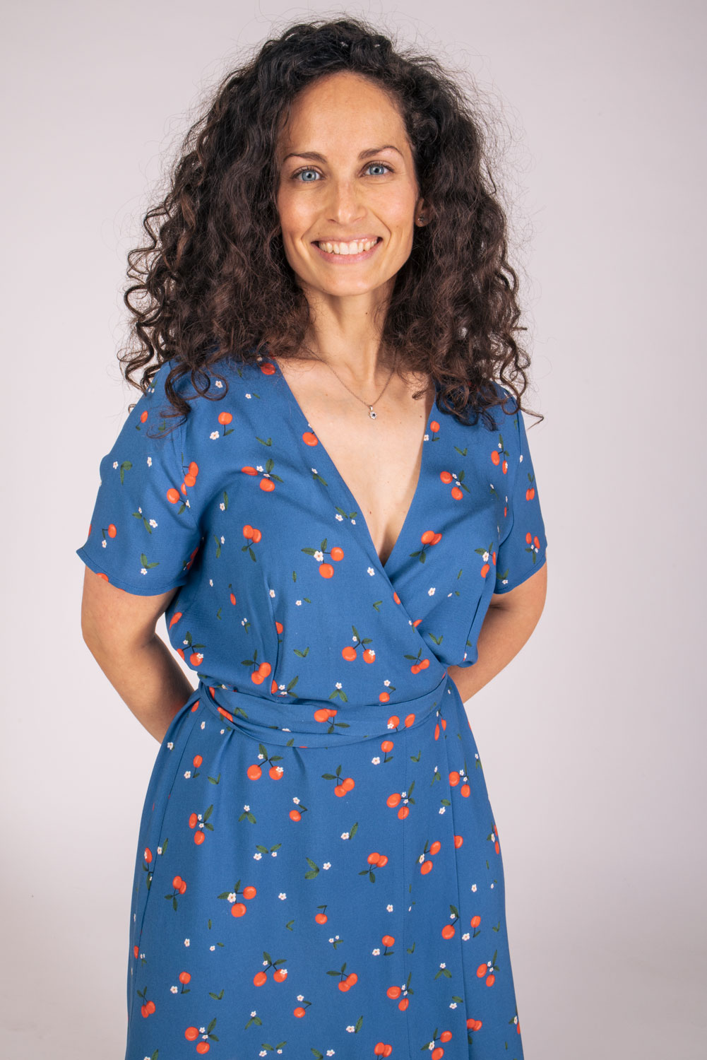 Robe Portefeuille Zuras Ecovero imprimé cerise - face closeup