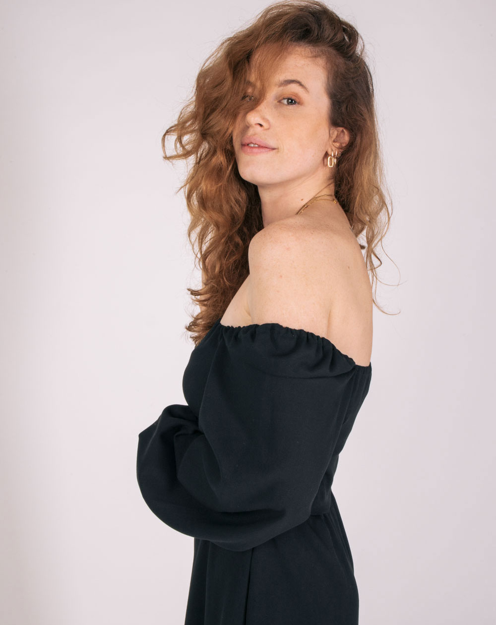 Robe Zéfi Manches Longues Ecovero Uni Noir - côté close up