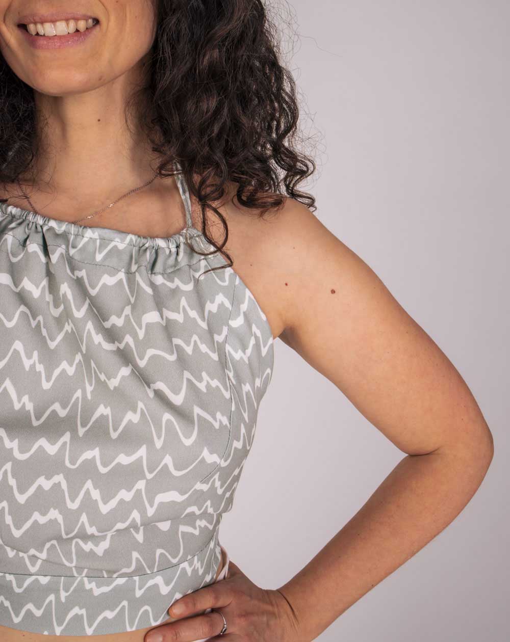 Produit : Top Zessi dos nu 100% Ecovero imprimé vague - close up