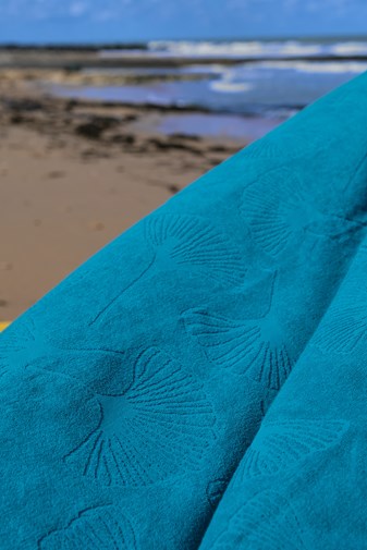 Fouta de Plage "Lagon" en Coton 100 % Biologique. Motif “Fleur de Gingko” 