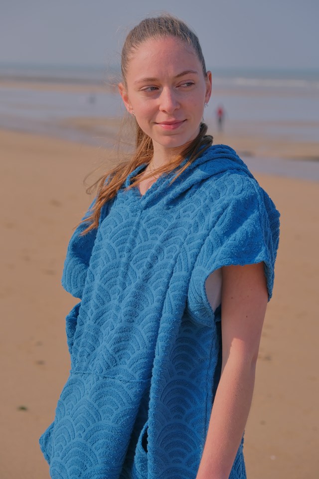 Poncho de Plage “Plume de Paon” en Vagues Japonaises. NEW 2022 3