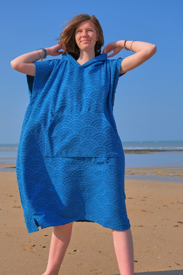 Poncho de Plage “Plume de Paon” en Vagues Japonaises. NEW 2022 4