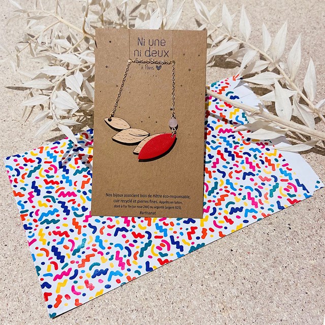 Collier en bois et cuir PLUME Parme 3