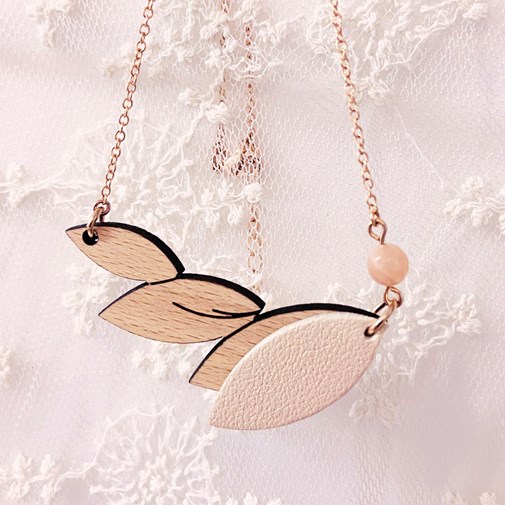 Collier en bois et cuir PLUME Ivoire