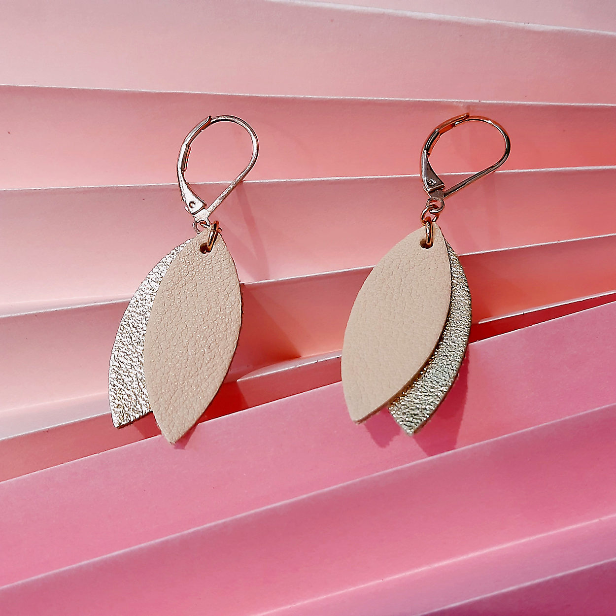 Boucles d'oreilles en cuir MINI-PETALE Ivoire 5