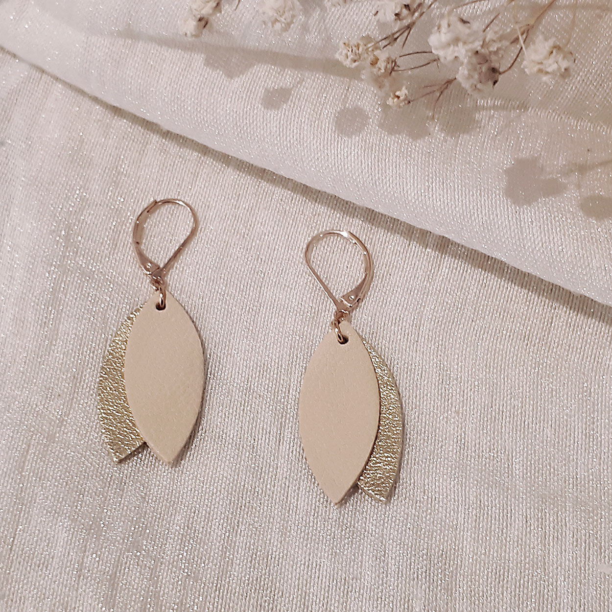 Boucles d'oreilles en cuir MINI-PETALE Ivoire 4