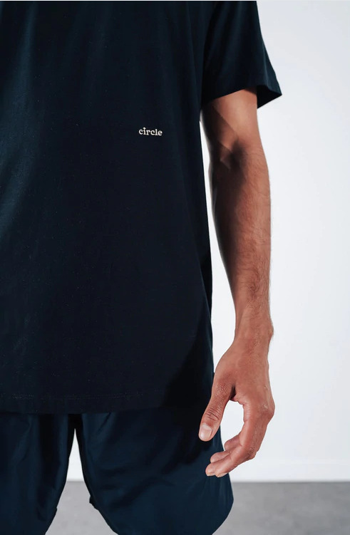t-shirt noir en lyocell manifesto circle