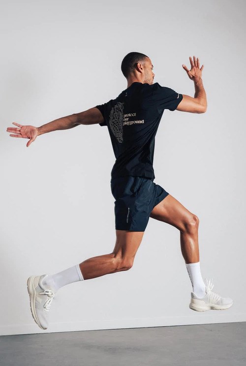 t-shirt noir en lyocell manifesto circle