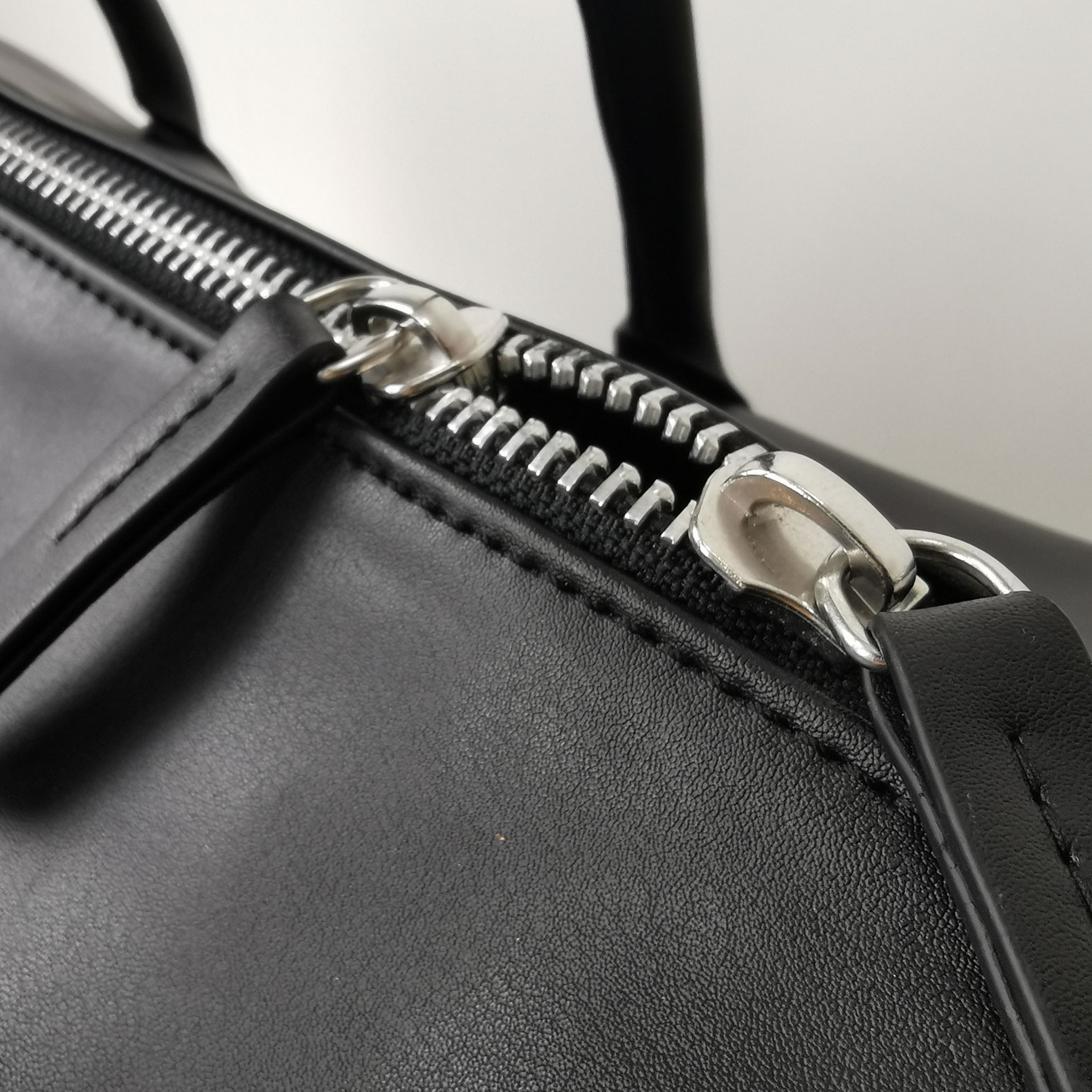 Sac weekend homme vegan en cuir de raisin - fermeture