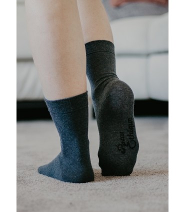 Chaussettes unisexe grises en coton bio 4