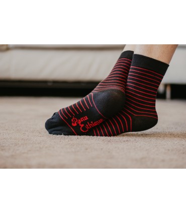 Chaussettes unisexe noires rayées rouges coton bio 5